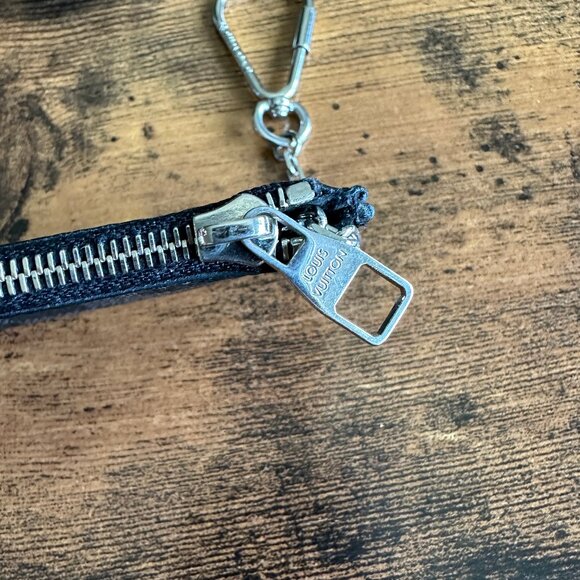 Louis Vuitton 4 Key Holder in Damier Graphite N61235 - DUSTBAG + BAG - Picture 9 of 16